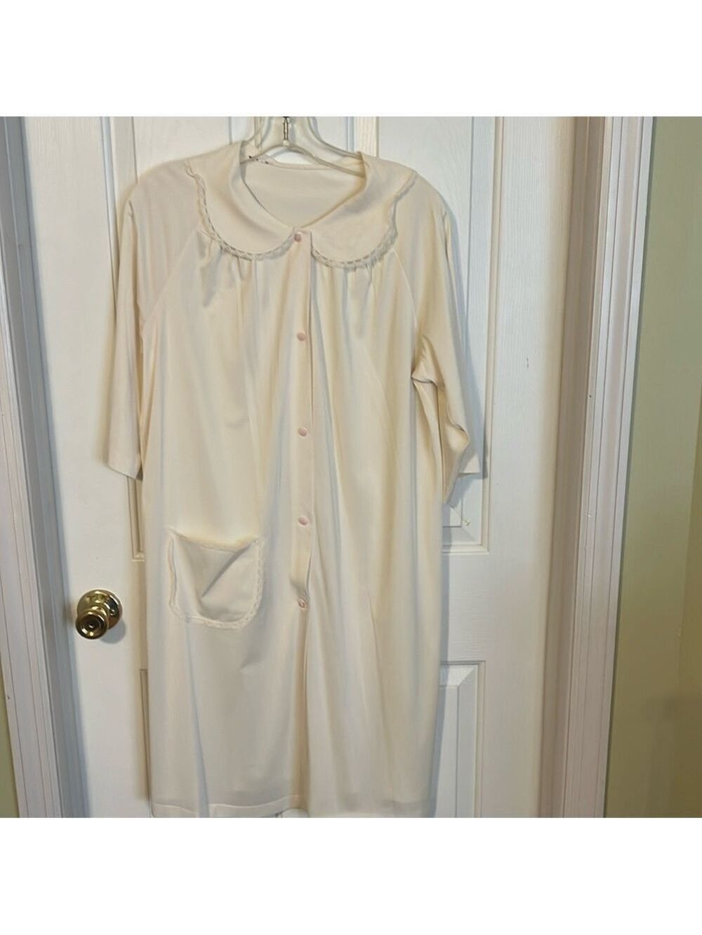 Shadowline vintage nylon robe button front. Size Large. Lace embellishments